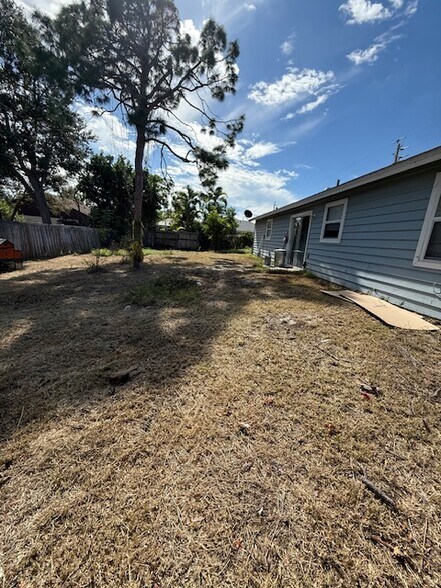 More Photos Of 855 Jamaica Rd, Venice Apartments For Sale