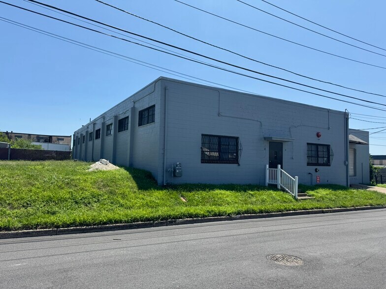 More Photos Of 410 8th St, Gloucester City Light Distribution For Sale