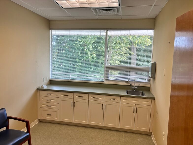 More Photos Of 220 Ridgedale Ave, Florham Park Office For Sale