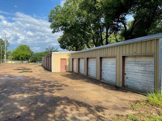 More Photos Of 819 Belmont, Athens Self Storage For Sale