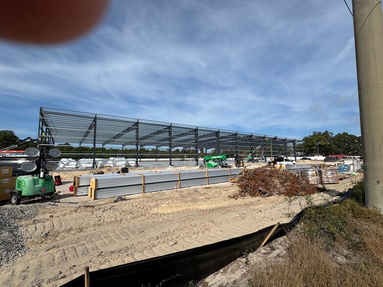 More Photos Of 1118 Suzanne Dr, Spring Hill Auto Repair For Lease