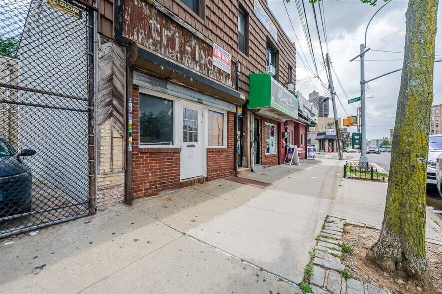 More Photos Of 2526-2532 Boston Rd, Bronx Storefront Retail Office For Sale
