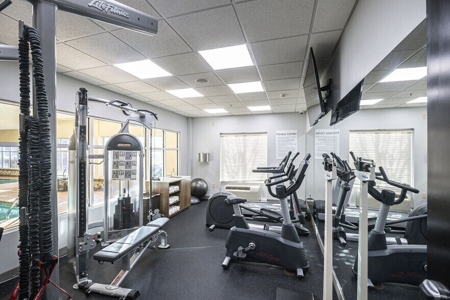 More Photos Of 121 Truman Ave, Newberry Hotel For Sale