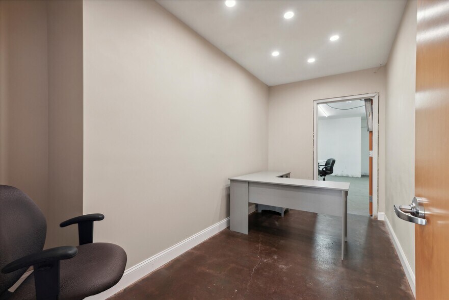 More Photos Of 5000-02 City Ave, Philadelphia Freestanding For Sale