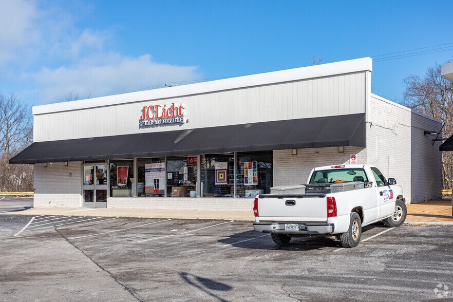 More Photos Of 63-105 Green Bay Rd, Glencoe Unknown For Lease