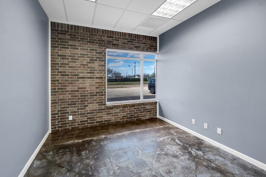 More Photos Of 7510 Lawndale St, Houston Warehouse For Sale