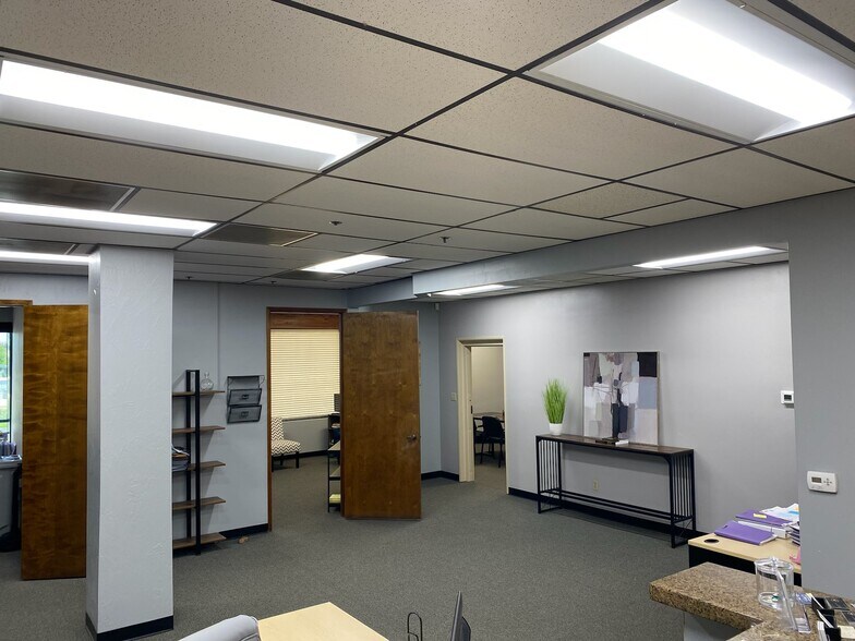 More Photos Of 3434 Truxtun Ave, Bakersfield Office For Lease