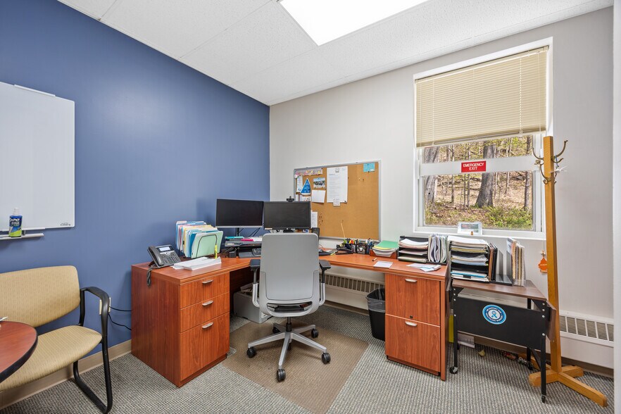 More Photos Of 19 Lunar Dr, Woodbridge Medical For Lease