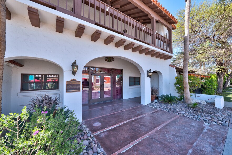More Photos Of 369 N Palm Canyon Dr, Palm Springs Restaurant For Lease