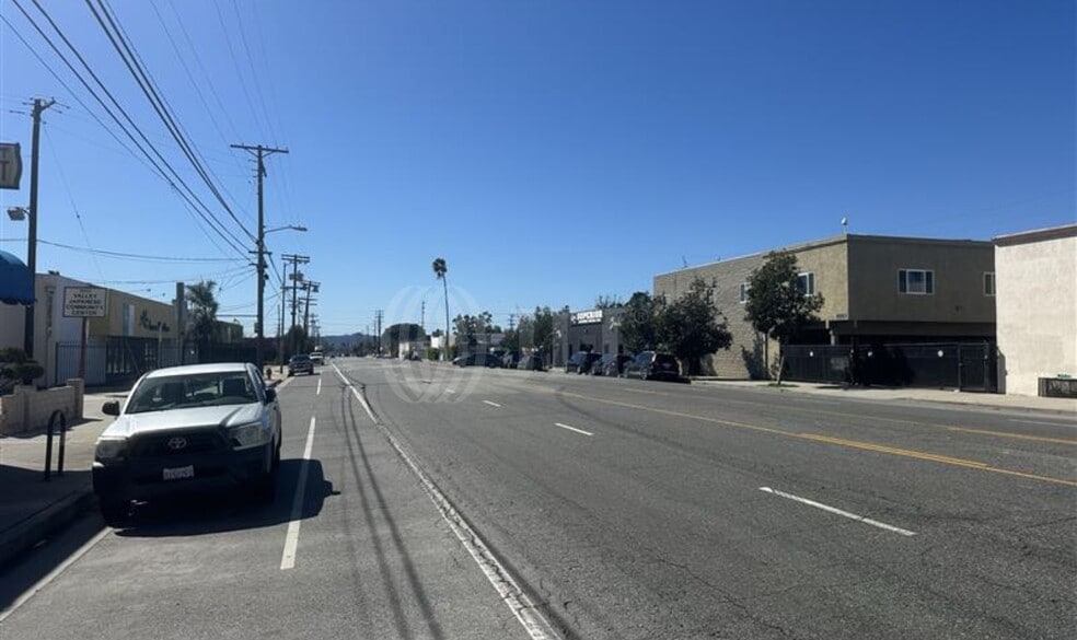 More Photos Of 8837 Lankershim Blvd, Sun Valley Light Manufacturing For Lease