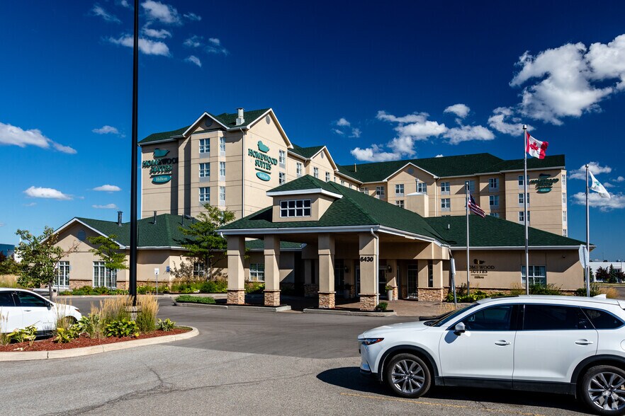 More Photos Of 30-110 Courtneypark Dr, Mississauga Unknown For Lease