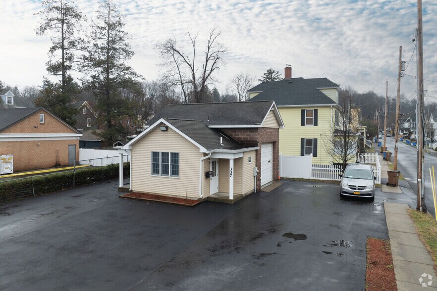 Primary Photo Of 337 Broadway, Kingston Freestanding For Lease