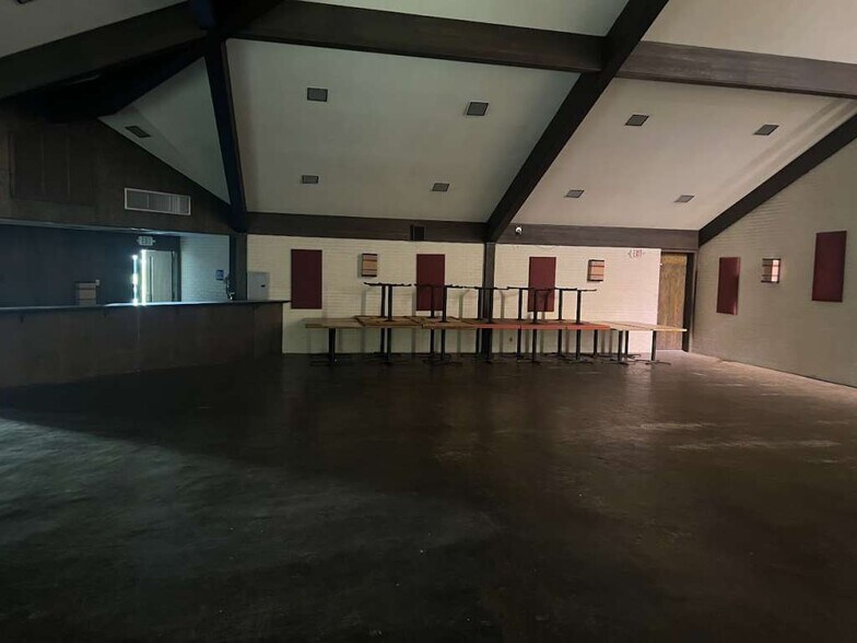 More Photos Of 1120 E Sen Carlos Truan Blvd, Kingsville Restaurant For Sale