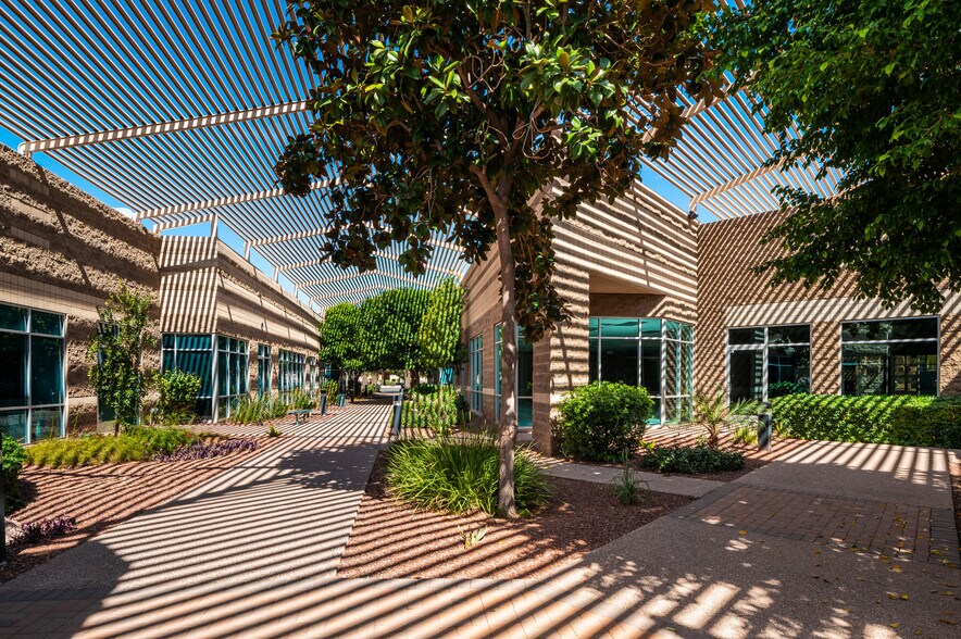 More Photos Of 15880 N Greenway-Hayden Loop, Scottsdale Unknown For Lease