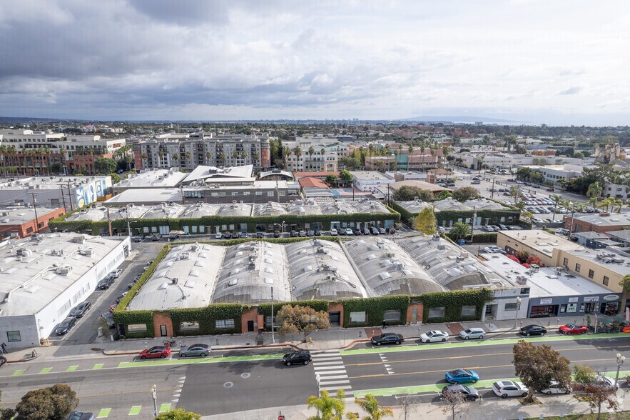 More Photos Of 2014-2058 Broadway, Santa Monica Office For Lease