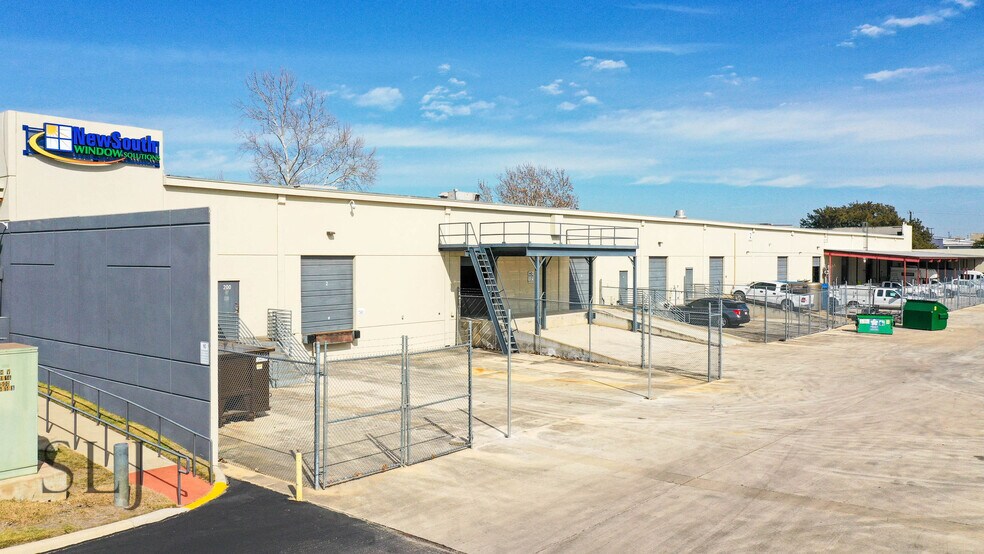 More Photos Of 5563 De Zavala Rd, San Antonio Light Distribution For Lease