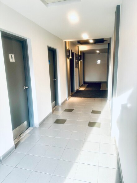More Photos Of 370 Ch de Chambly, Longueuil Office For Lease