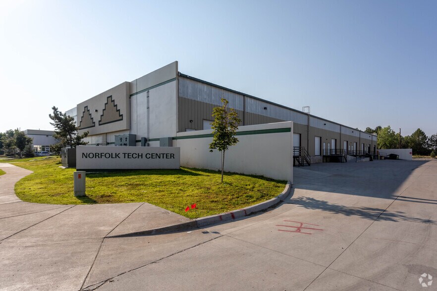 More Photos Of 16506-16596 E 2nd Ave, Aurora Flex For Sale