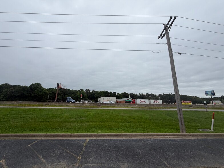 More Photos Of 18525 I-30 Hwy, Benton Showroom For Sale