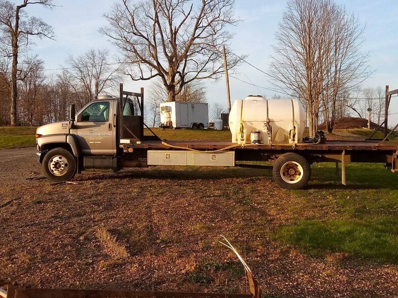 More Photos Of 224 Michael Ln, New Berlin Racetrack For Sale