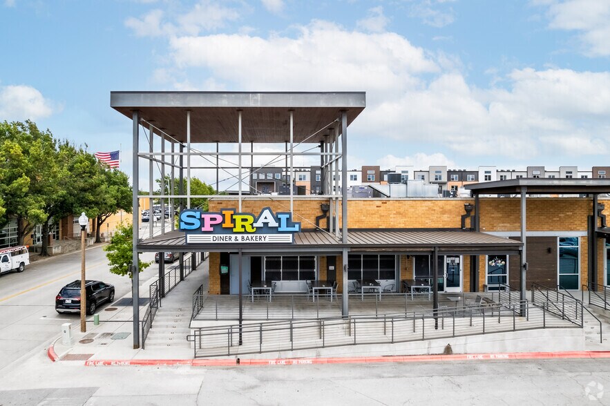 More Photos Of 608 E Hickory St, Denton General Retail For Lease