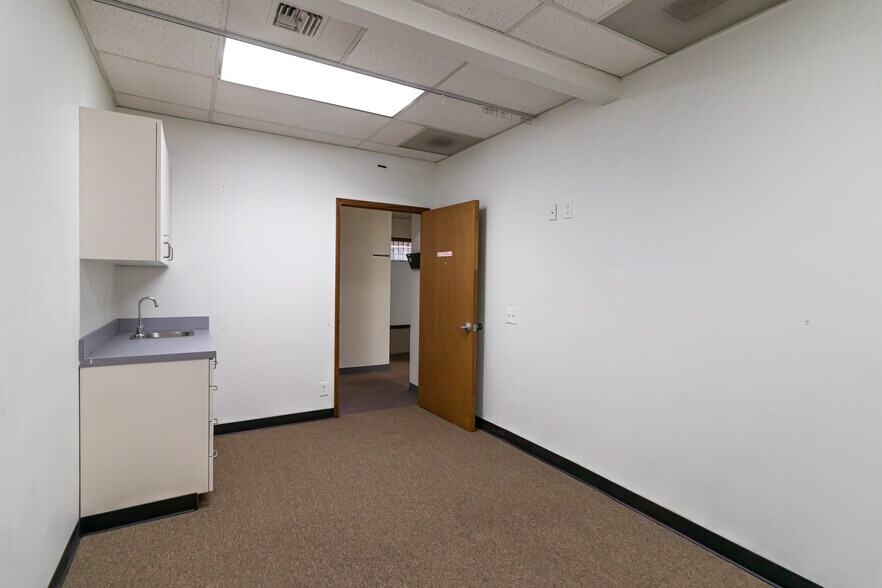 More Photos Of 6610 NE 181st St, Kenmore Medical For Lease