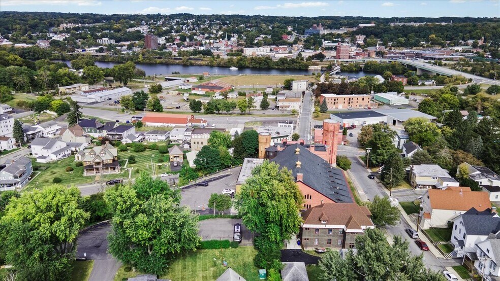 More Photos Of 49 Florida Ave, Amsterdam Hospitality For Sale