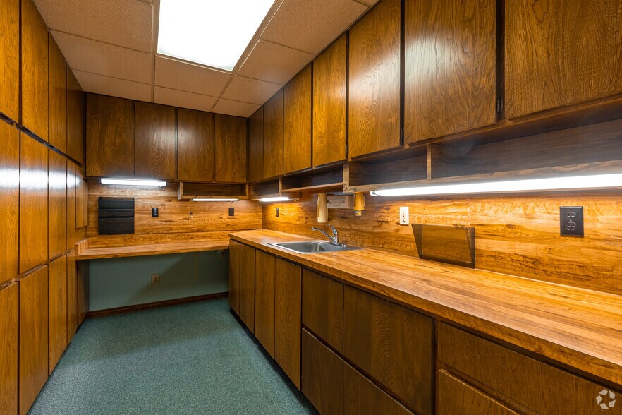 More Photos Of 1645 Dorchester Dr, Plano Medical For Lease