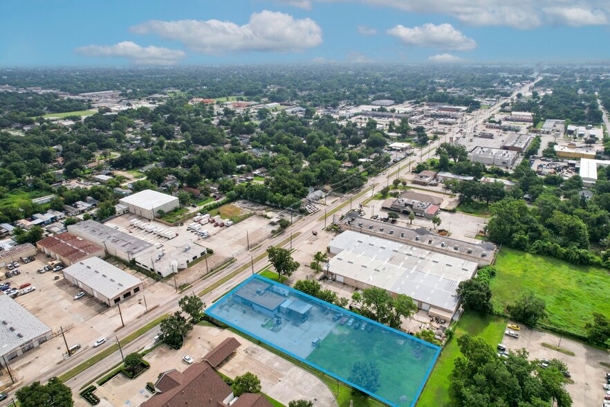 More Photos Of 614 E Tidwell Rd, Houston Auto Repair For Lease