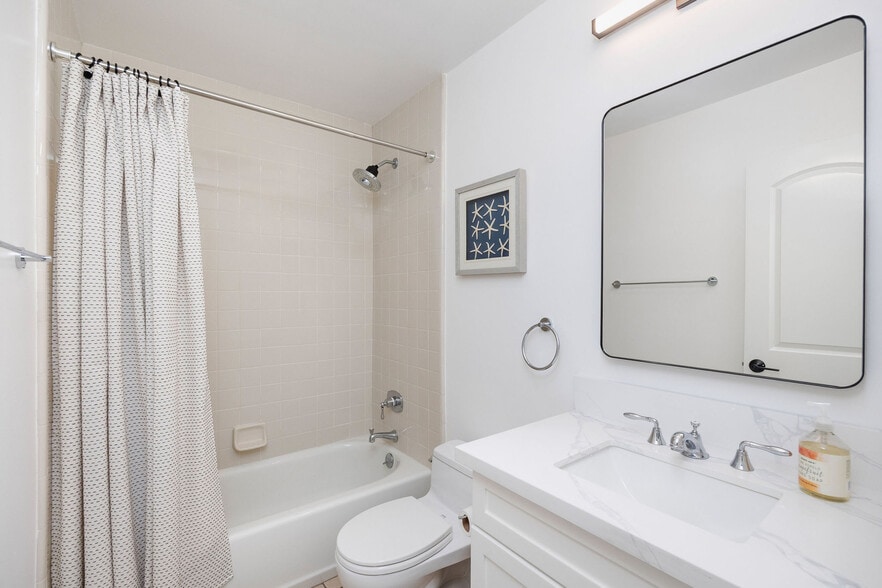 More Photos Of 1817 Euclid St, Santa Monica Apartments For Sale