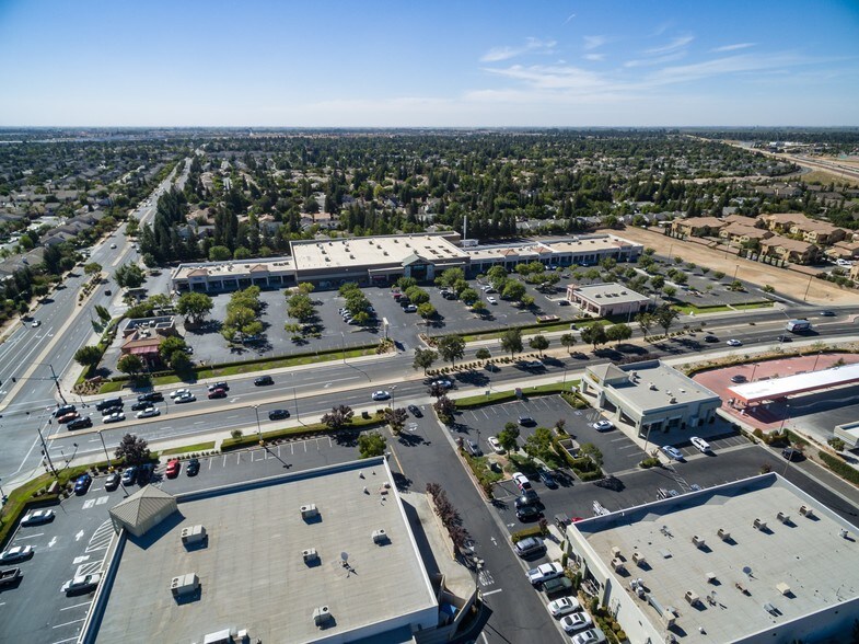 More Photos Of 6055 N Figarden Dr, Fresno Freestanding For Lease