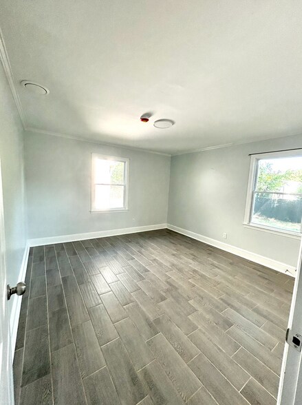 More Photos Of 3021 Walkup Ave, Monroe Flex For Lease