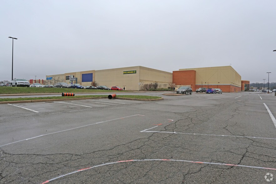 More Photos Of 221 Glendale Ave, St Catharines Freestanding For Lease