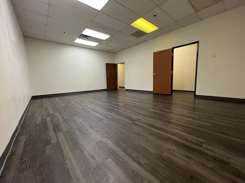 More Photos Of 5075 Cameron St, Las Vegas Distribution For Lease