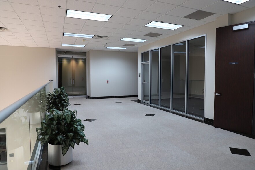 More Photos Of 4101 Interwood N Pky, Houston Medical For Lease