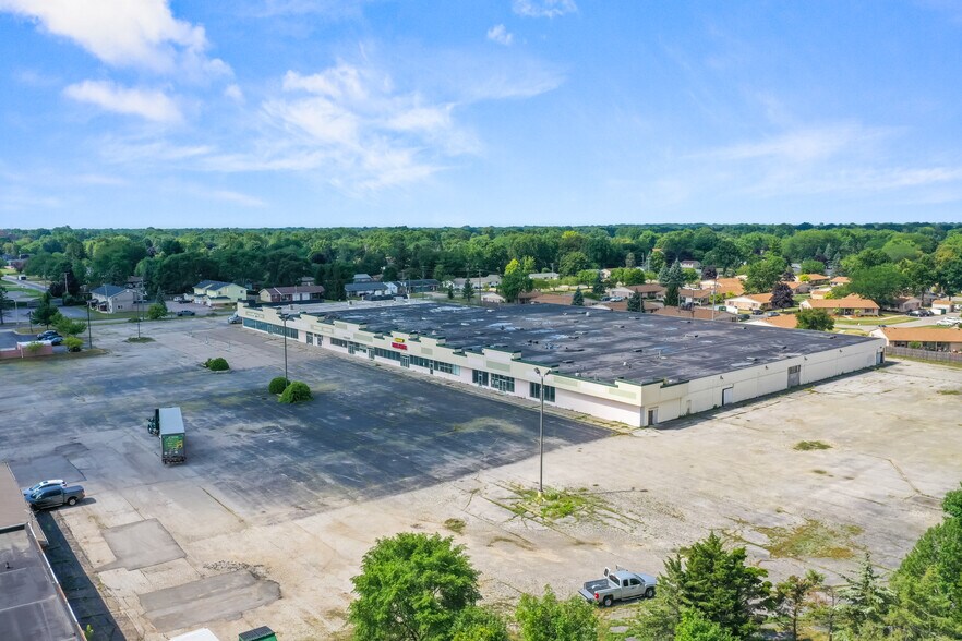 More Photos Of 2865-2885 Bay Rd, Saginaw Freestanding For Sale