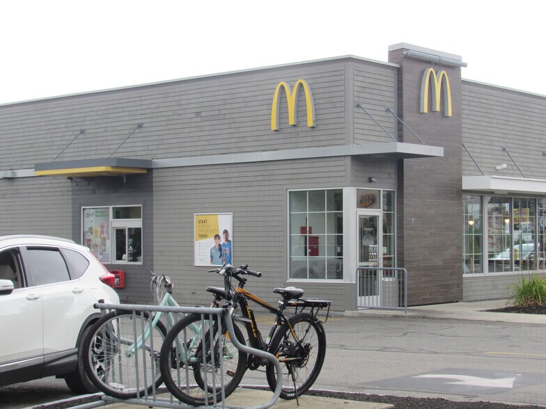 More Photos Of 273 Teaticket Hwy, East Falmouth Medical For Lease