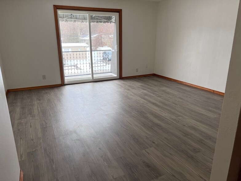 More Photos Of 318 Main St, Wampum Apartments For Sale