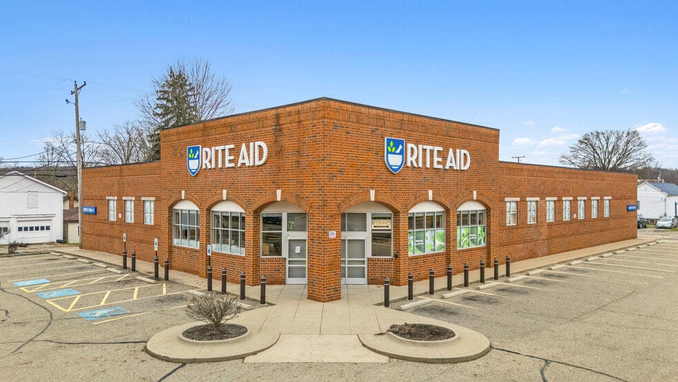 More Photos Of 735 N Water St, Uhrichsville Drugstore For Lease