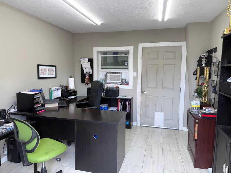 More Photos Of 5200 Highway 3, Dickinson Flex For Lease