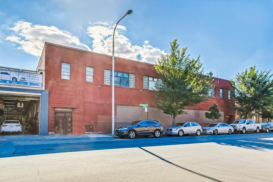 More Photos Of 3693-3705 W Grand Ave, Chicago Warehouse For Sale