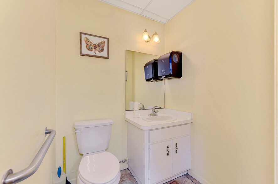 More Photos Of 2831 Ringling Blvd, Sarasota Medical For Sale