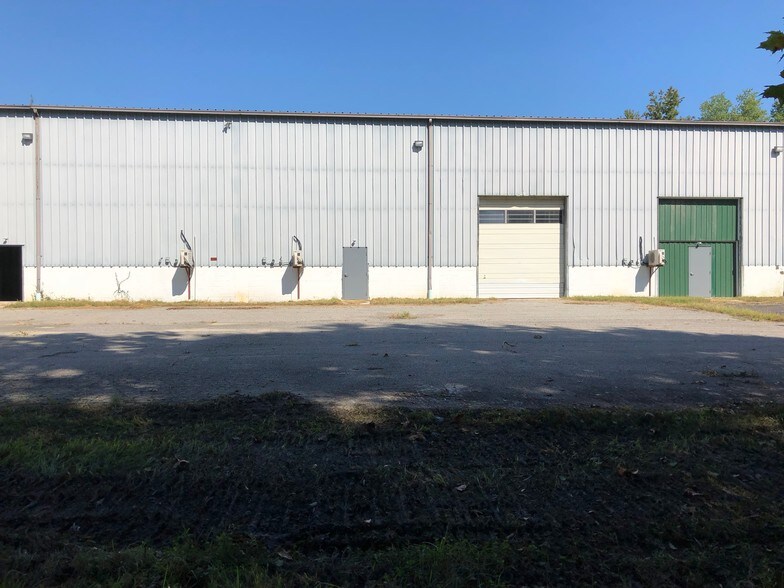 More Photos Of 16411 Jefferson Davis Hwy, Chester Warehouse For Lease