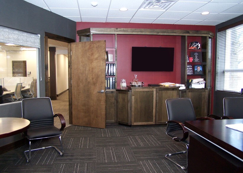 More Photos Of 627 Horseblock Rd, Farmingville Loft Creative Space For Sale