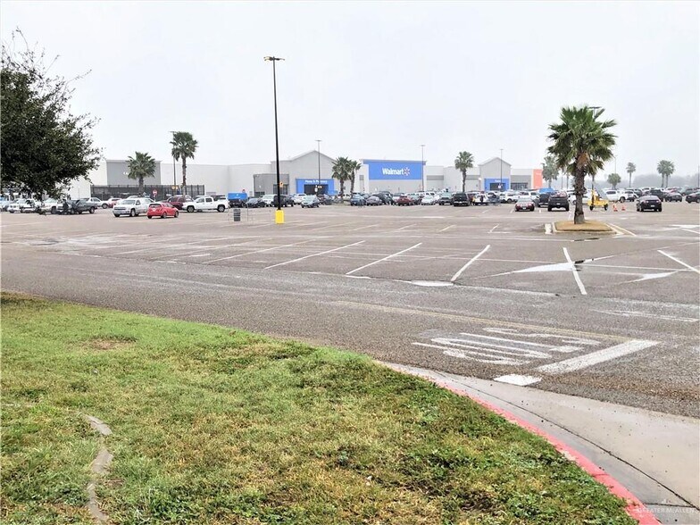 More Photos Of 4322 N Conway Ave, Palmhurst Freestanding For Lease