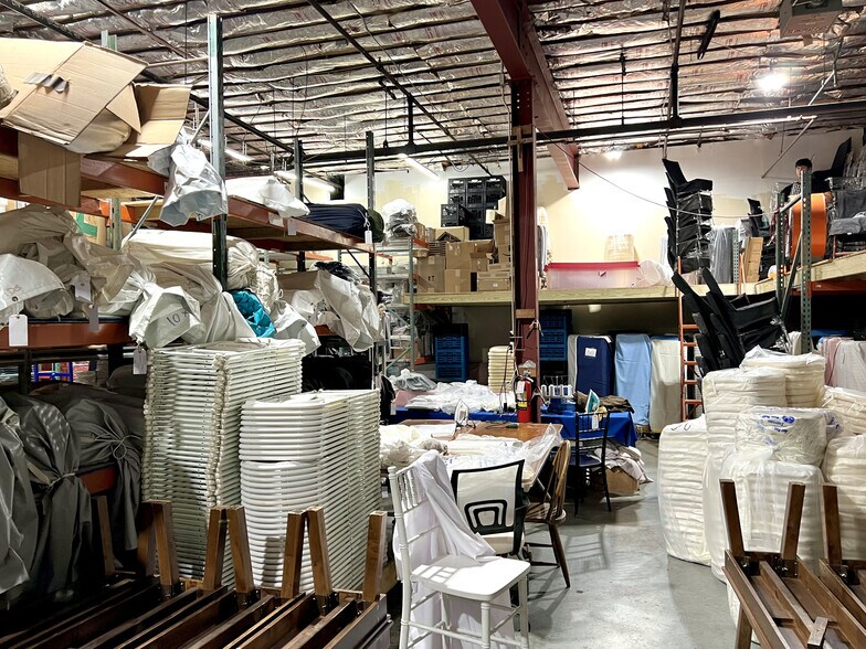 More Photos Of 100 Carney St, Glen Cove Manufacturing For Lease