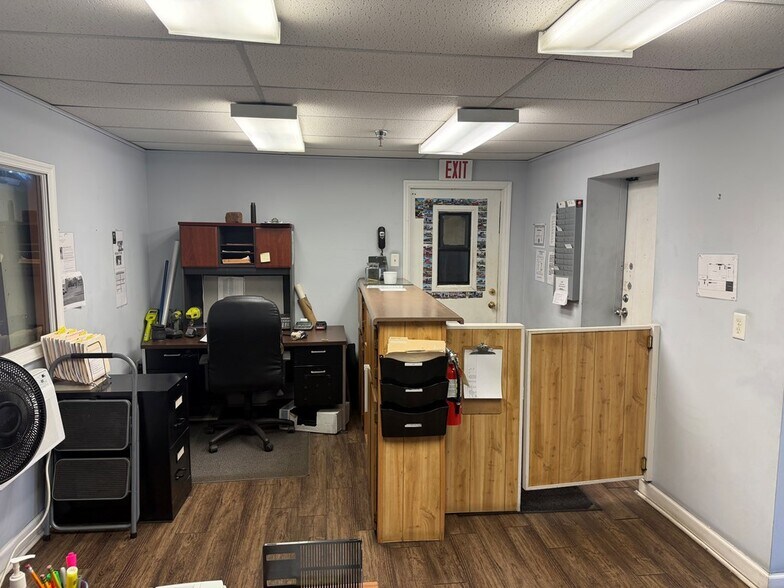 More Photos Of 1009 W Hill Ave, Valdosta Warehouse For Sale