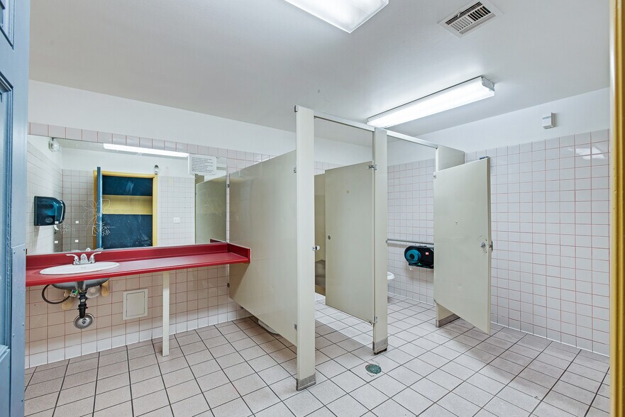More Photos Of 4465 E Sahara Ave, Las Vegas Bar For Sale