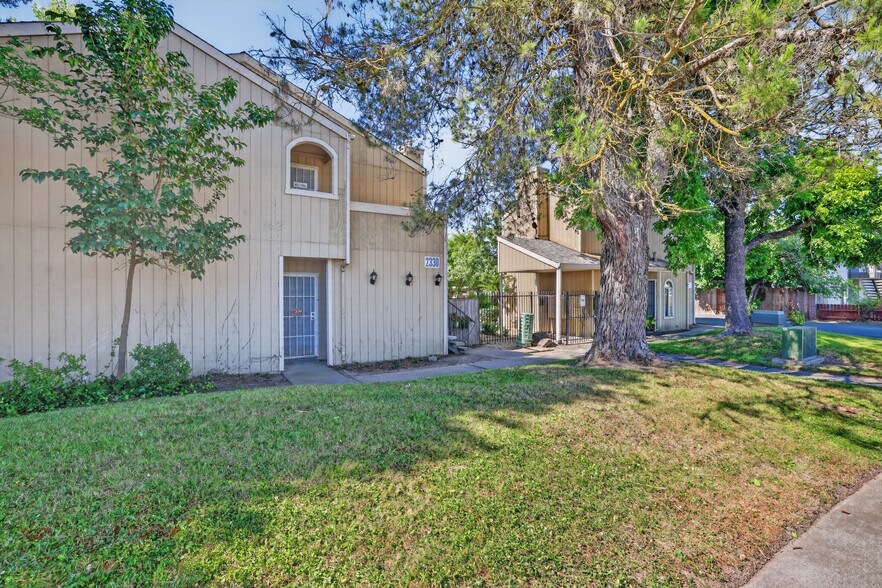More Photos Of 2330 Hurley Way, Sacramento Apartments For Sale