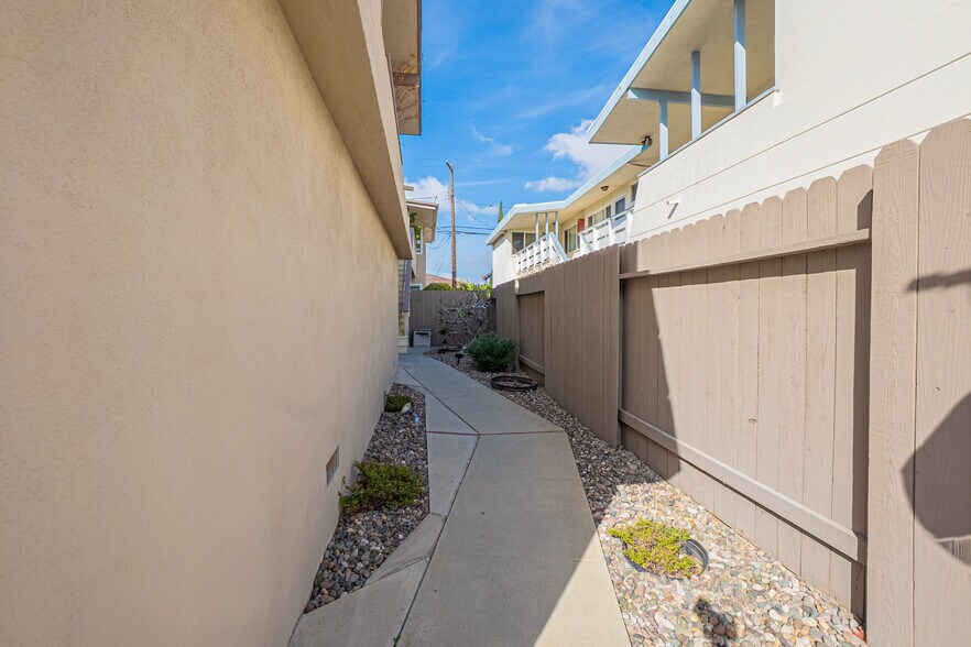 More Photos Of 523 Avenue G, Redondo Beach Apartments For Sale